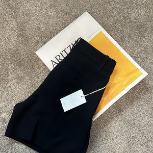 Aritzia Effortless 5” shorts